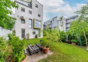 3 bedroom Apartment For Sale with private garden