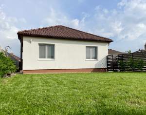 4 Br semi-detached house near Budapest and airport