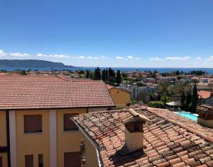 Two-room apartment 50 sqm splendid view of Lake Garda